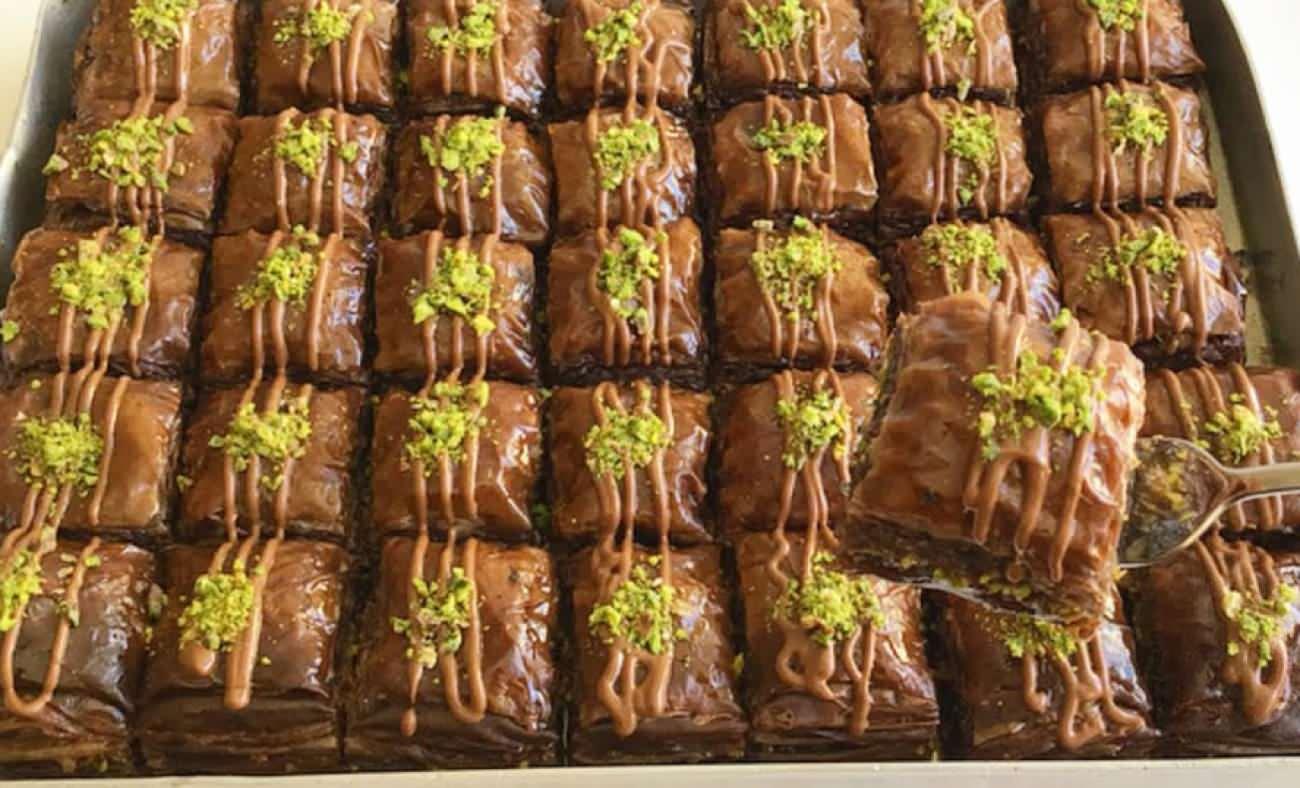 &Ccedil;ıtır &ccedil;ıtır &ccedil;ikolatalı baklava nasıl yapılır? En kolay &ccedil;ikolatalı baklava tarifi