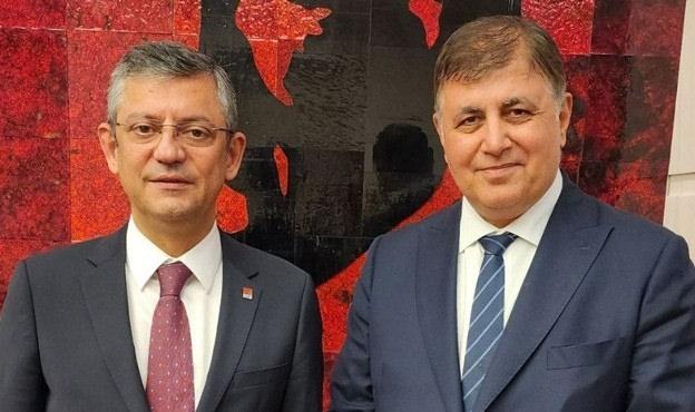 CHP'nin İzmir dayı olması beklenen Cemil Tugay ve Özgür Özel