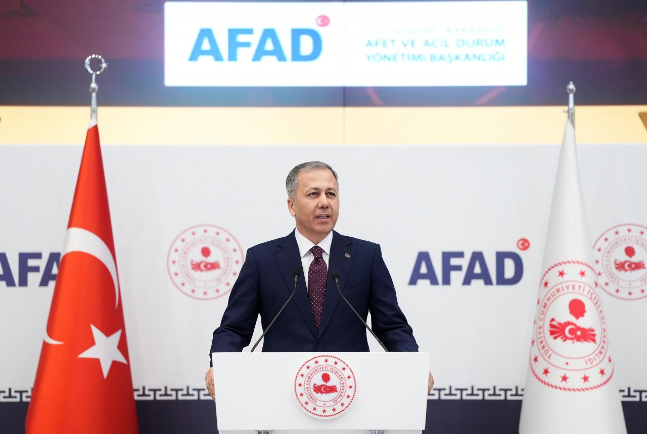 İçişleri Bakanı Ali Yerlikaya, Afet ve Acil Durum Yönetimi (AFAD) Başkanlığında basın toplantısı düzenledi.