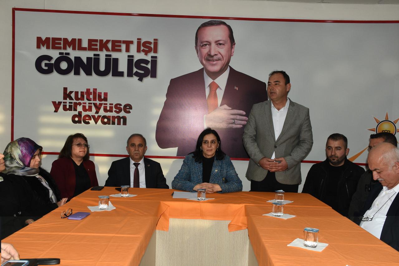 Yeniden Refah Partisi'nde istifa! Başkan ve 5 kişi AK Parti'ye katıldı