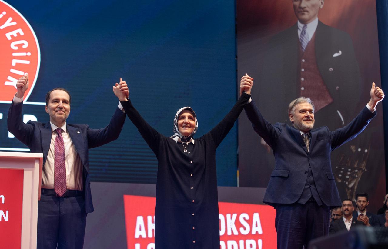 Törene katılan Genel Başkan Fatih Erbakan (solda), İstanbul'da Mehmet Altınöz'ü (sağda) aday gösterdiklerini açıkladı.