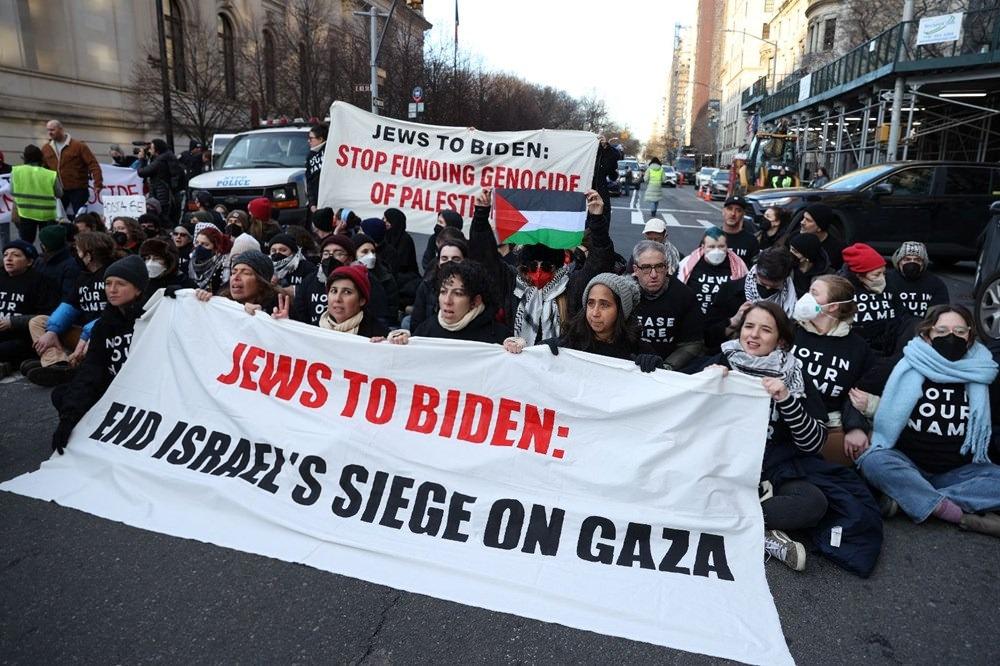 Yahudilerden Biden'a: İsrail'in Gazze'ye soykırımını durdur