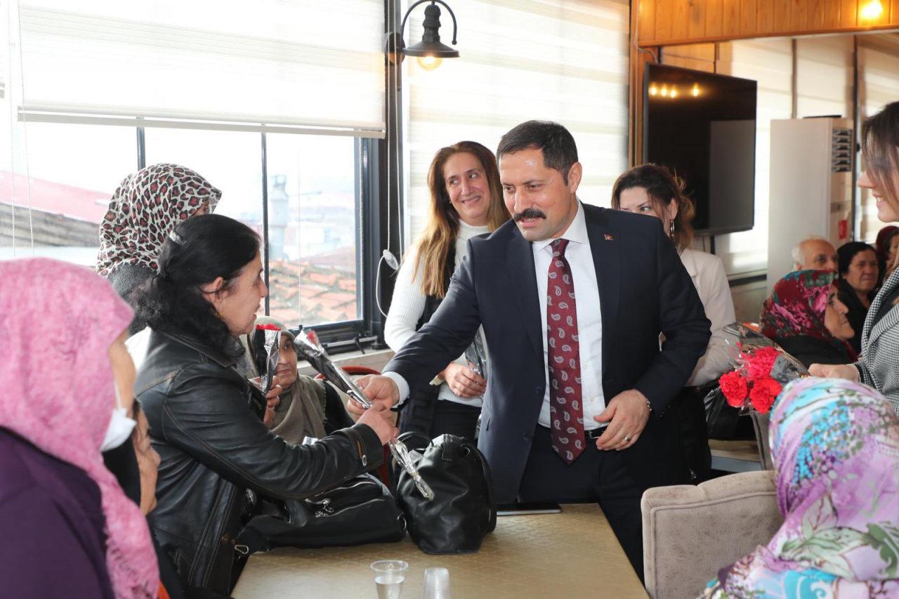 Hatay Valisi Mustafa Masatlı, yaşlıları ziyaret etti.