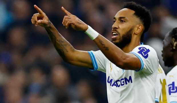 Aubameyang tarihe ge&ccedil;ti! Falcao'yu geride bıraktı