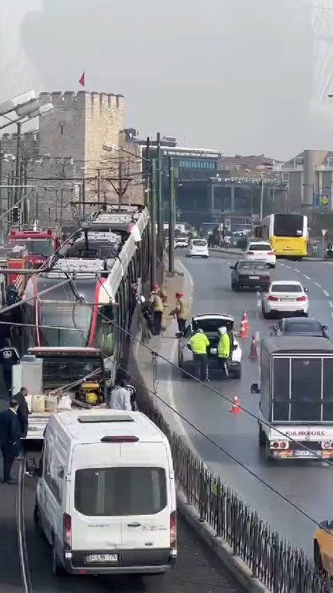 Topkapı'da bir kişiye tramvay çarptı! - Resim : 1