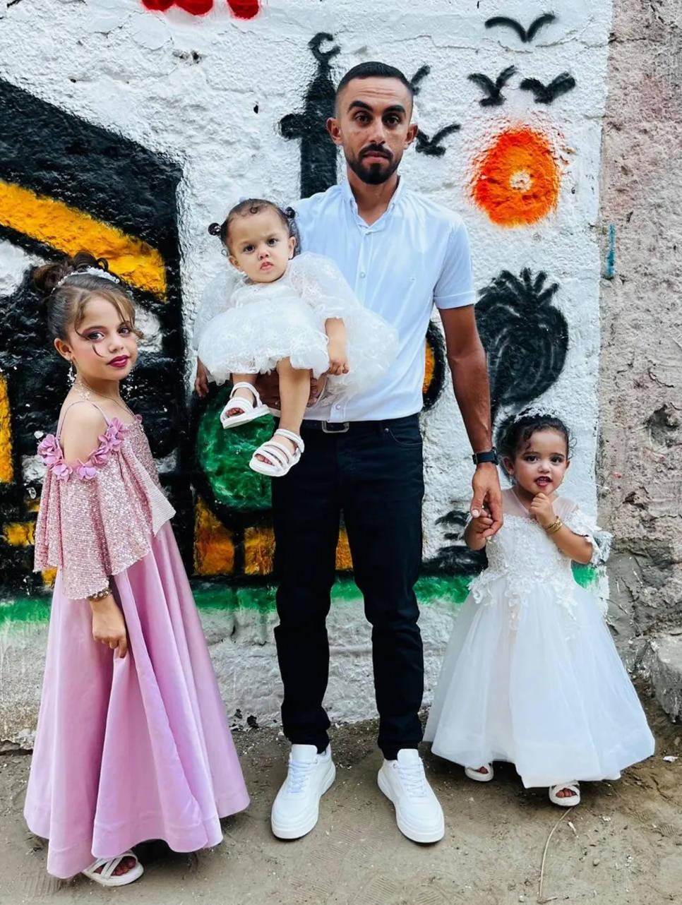 Ahmad al-Ghuferi ve üç kızı