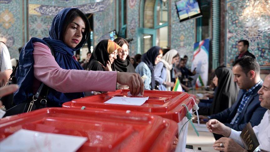 İran seçimlerinde muhafazakarlar ve radikal muhafazakarlar, yarışı önde götürüyor