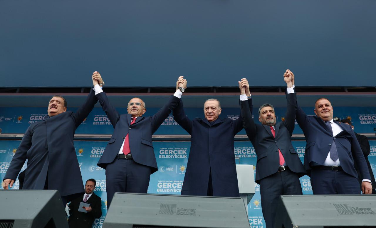Erdoğan, partisinin, Malatya Büyükşehir Belediyesinin yanında gerçekleştirilen Malatya mitingine katıldı.