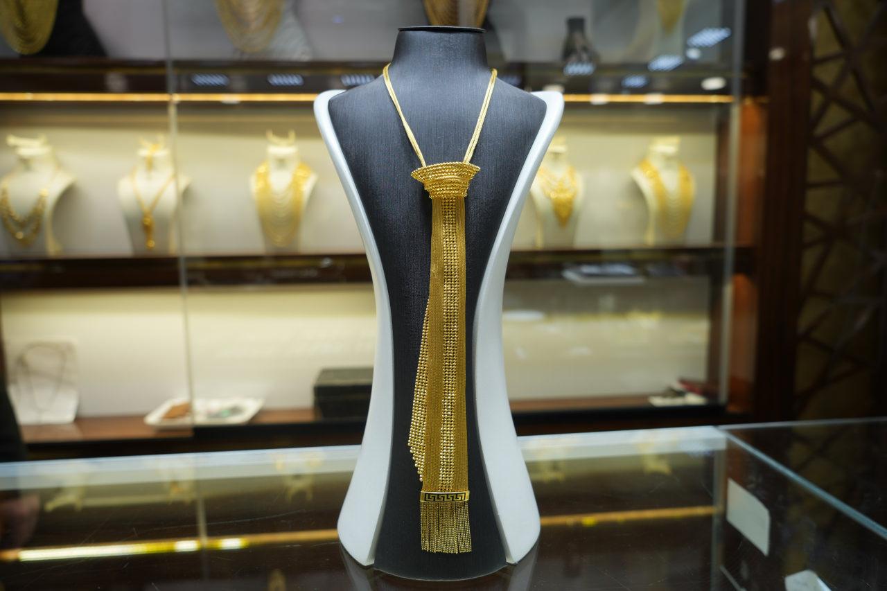 Altın kravat modası: Fiyatı dudak uçuklattı - Resim : 1