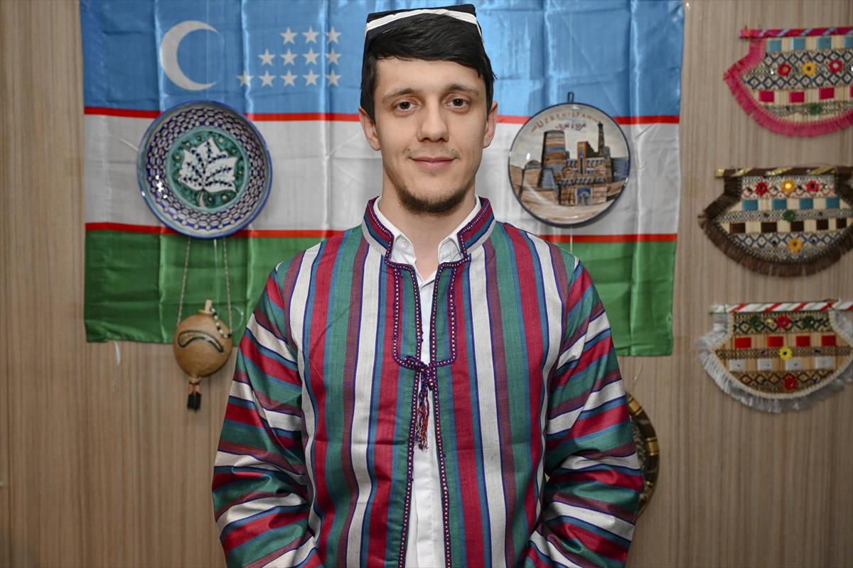 Yıldırım Beyazıt Üniversitesi Şarkiyat Araştırmaları Bölümü'nde yüksek lisans yapan Özbekistanlı Bekzod Khamroev