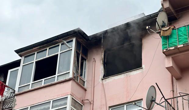 Kastamonu'da 4 katlı binada yangın: Daire alevlere teslim oldu
