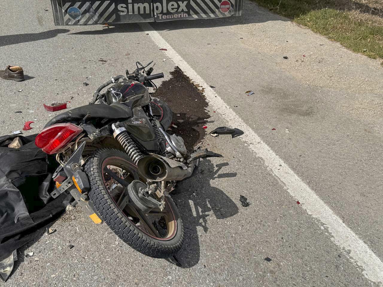 Uşak'ta feci kaza: TIR dorsesine çarpan motosikletin sürücüsü hayatını kaybetti