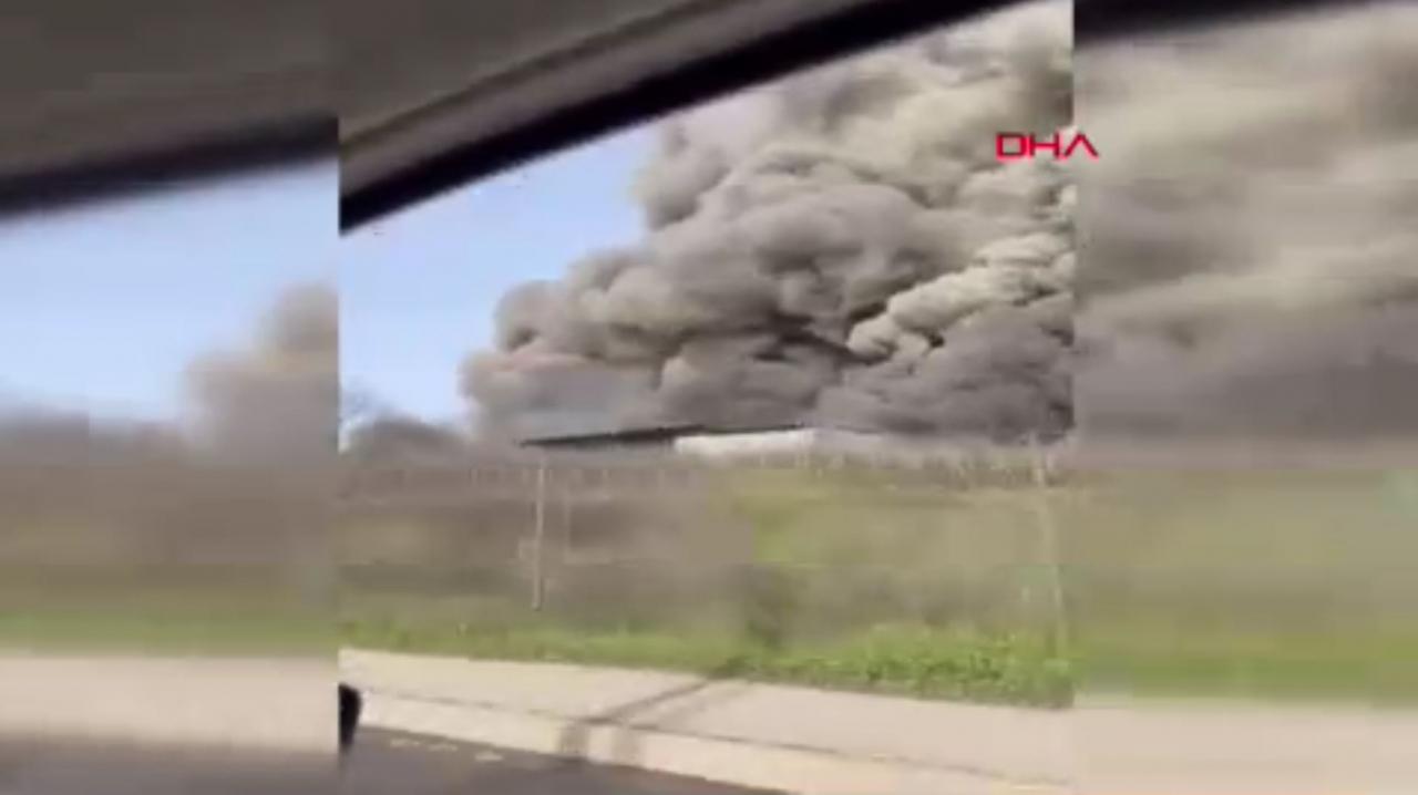 Tuzla'da fabrika yangını: Çok sayıda ekip bölgede