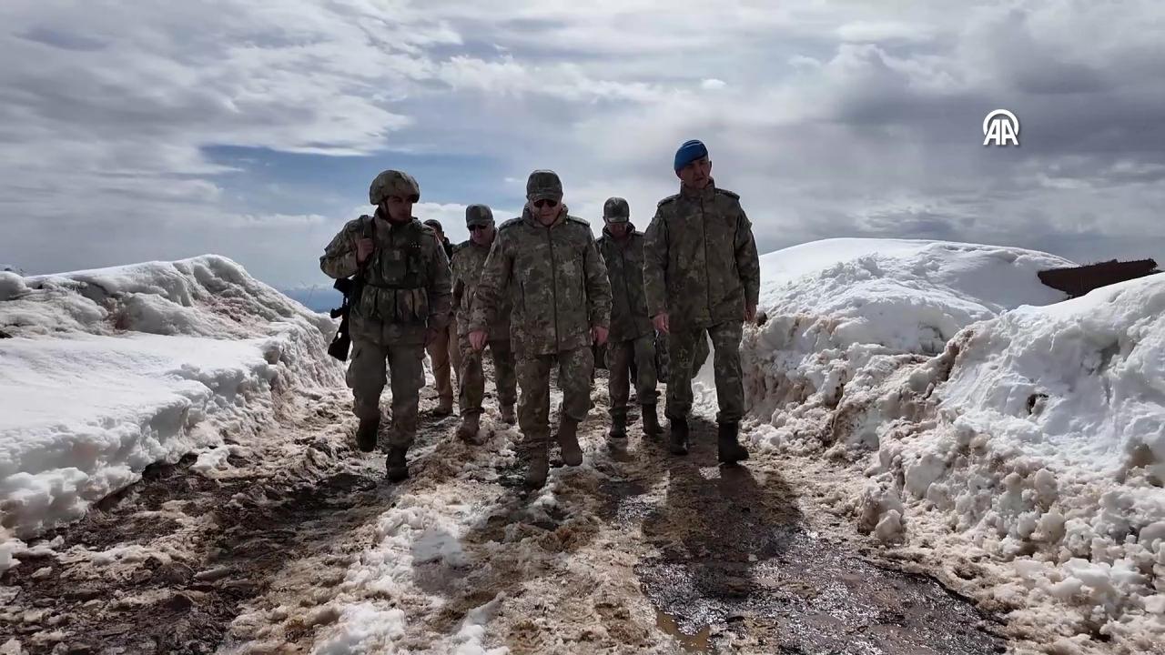 Kara Kuvvetleri Komutanı Orgeneral Bayraktaroğlu, Irak sınırındaki birlikleri denetledi