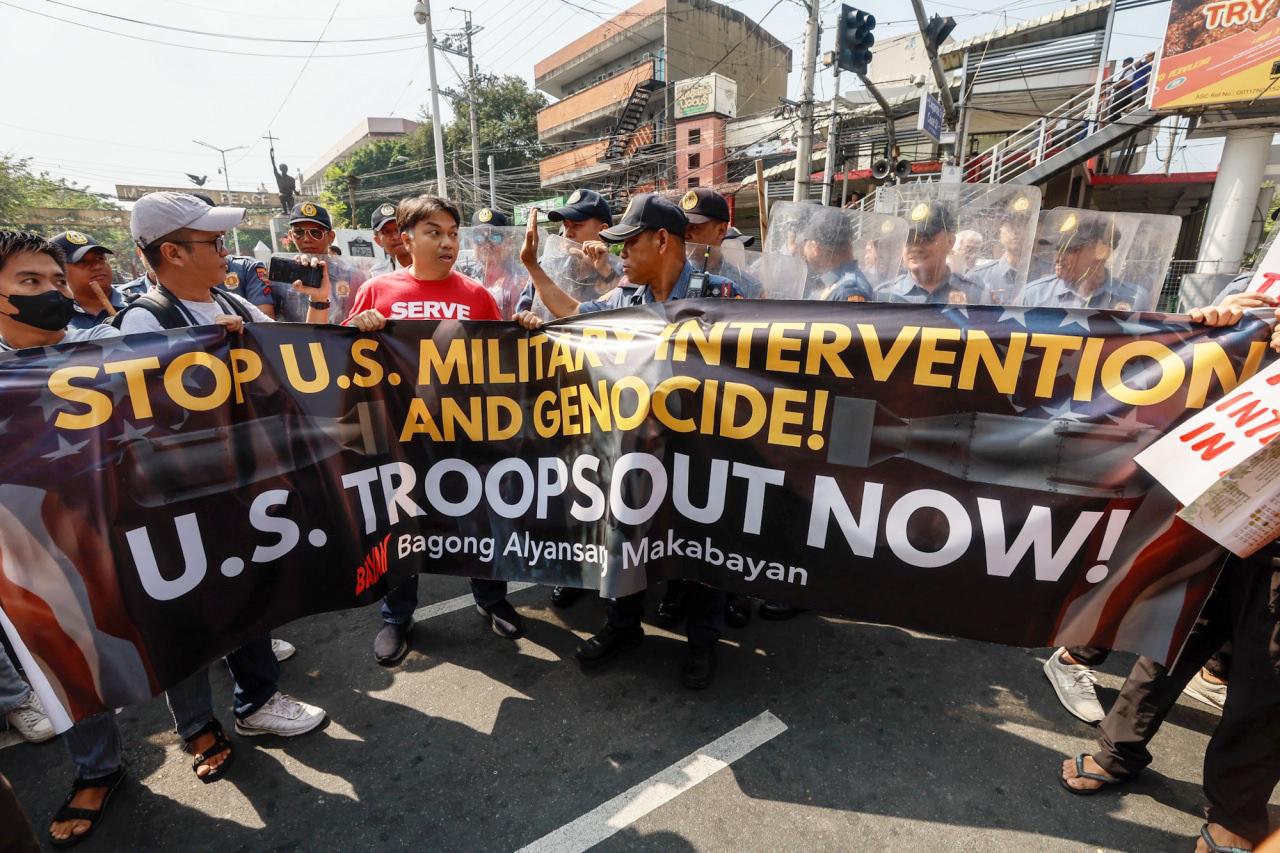 Blinken, Filipinler'de protesto edildi