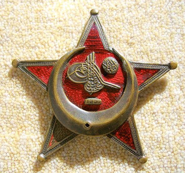 Birinci Dünya Savaşında milis komutanı olarak gösterdiği kahramanlıklar sebebiyle Bediüzzaman’a devlet tarafından verilen harp madalyası.