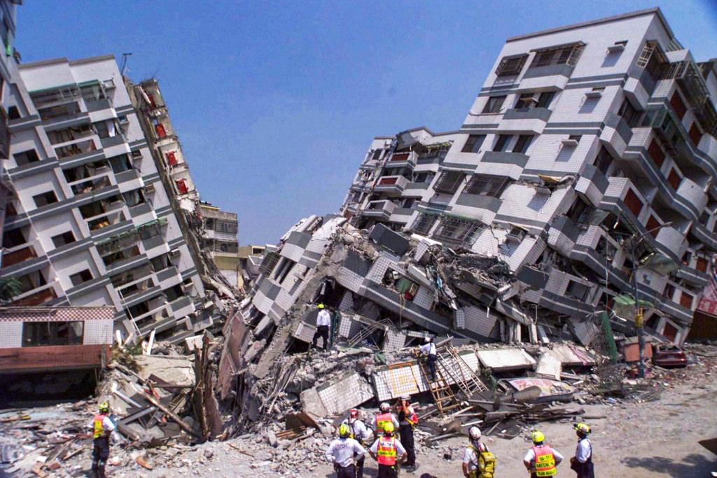 1999 yılında 2400 kişiden fazla hayatını kaybettiği deprem. | Tayvan merkez