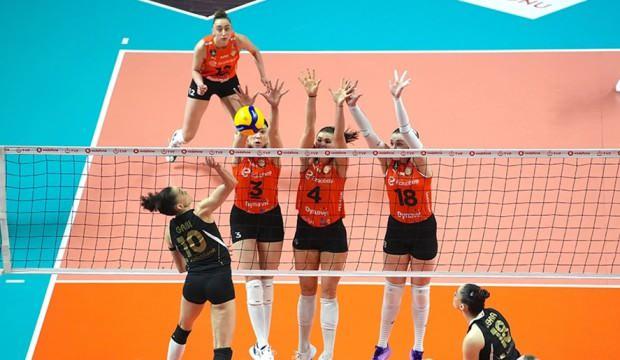 Eczacıbaşı, Vakıfbank karşısında seride öne geçti