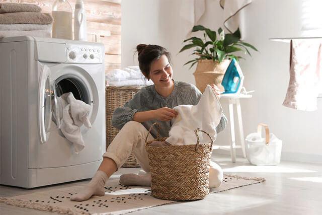 Daha temiz çamaşırlar hayal ederken çamaşır makinenizden olmayın! Bulaşık deterjanı ile çamaşır yıkama hilesi gerçek mi?