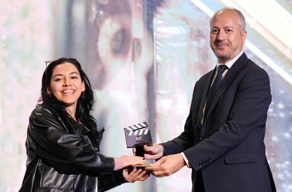 Yarışmada "En İyi 2. Film" ödülü Kuzey Makedonyalı öğrenci Besa Tusha'nın (solda) yönettiği "Xhelo'nun Gözünden" belgeseline verildi.