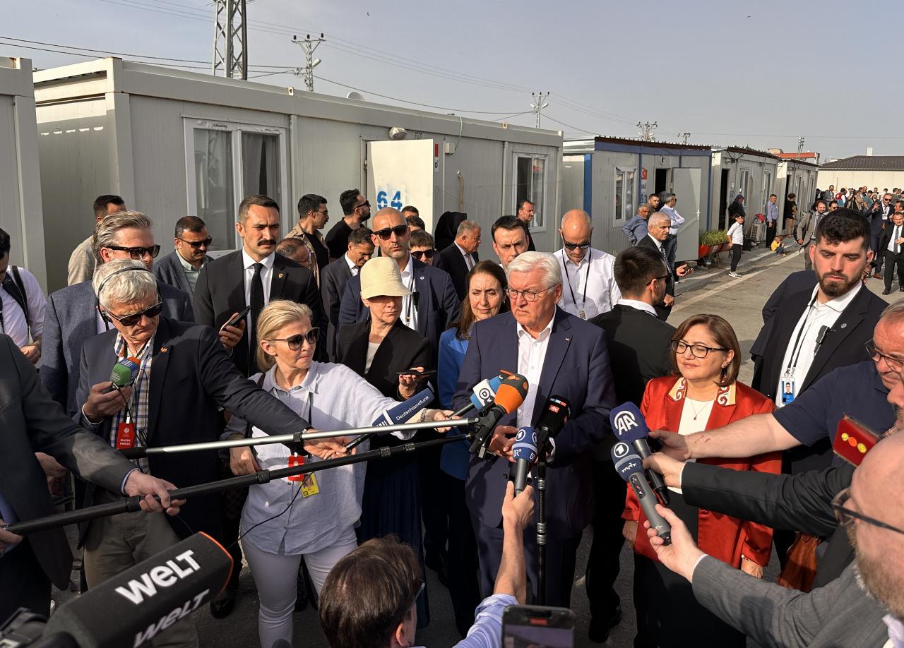Steinmeier, Türkiye programının ikinci gününde depremzelerle Gaziantep'te bir araya geldi.
