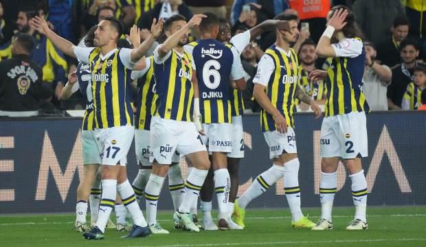 Fenerbahçe pes etmiyor! 10 kişilik Beşiktaş, Kadıköy'den çıkamadı