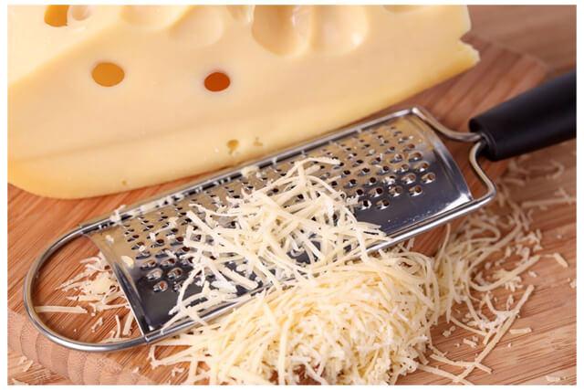 Rendelenmiş peyniri daha iyi erimesi için yıkamak gerekir mi? Viral rendelenmiş peyniri yıkama hilesi gerçek mi?
