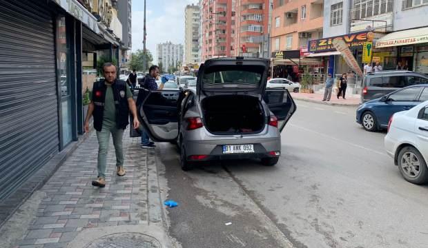 Otomobiliyle evine dönerken ensesinden vuruldu