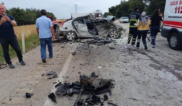 Adana'da feci kaza: Ortalık savaş alanına döndü