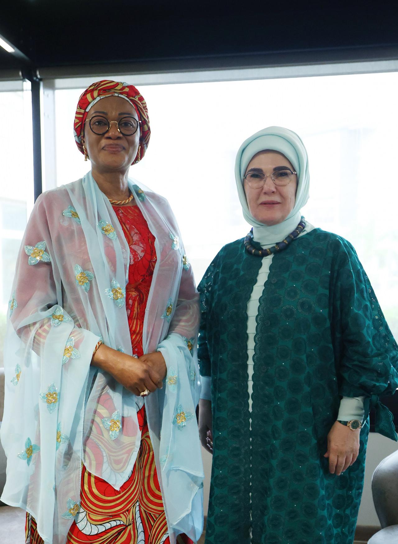Emine Erdoğan ve Nijerya Devlet Başkanı Bola Ahmed Tinubu'nun eşi Remi Tinubu 