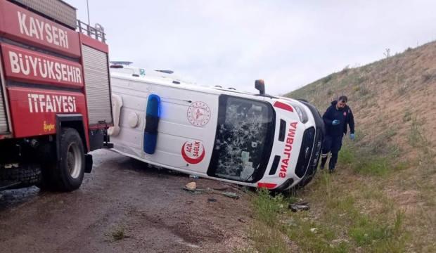 Kayseri'de kaza ihbarına giden ambulans kaza yaptı! 3 yaralı
