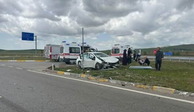 Sivas'ta dikkatsizlik kaza getirdi: 11 yaralı