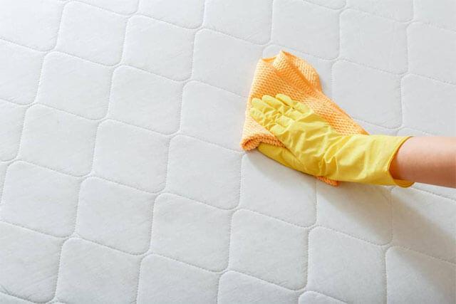 Yataktaki sarı lekeler nasıl temizlenir? 100 TL’lik kişisel bakım malzemesi ile yataktaki sarı lekeleri 20 dakika içerisinde yok edin