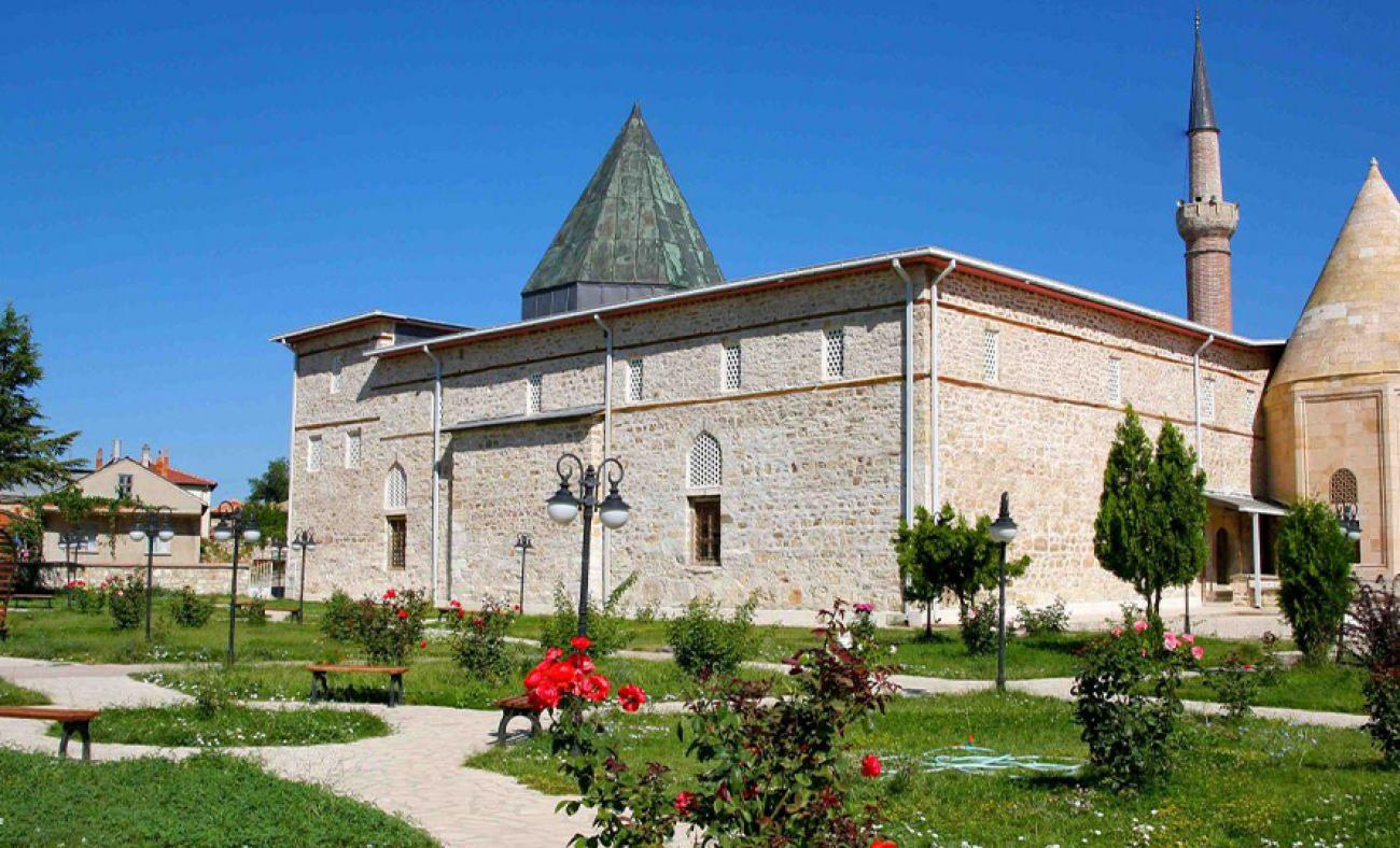Anadolu'nun gözbebeği Eşrefoğlu Camii'ne ziyaretçi akını!