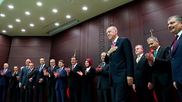 Cumhurbaşkanı Erdoğan imzaladı! Kabine'de 2 Bakan değişti! İşte yeni Bakanlar...