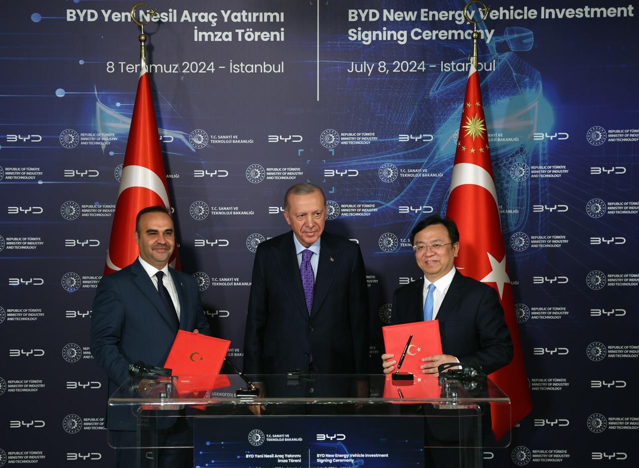 Çinli elektrikli araç devi BYD, Türkiye'ye 1 milyar dolar değerinde yatırım yapma kararı aldı