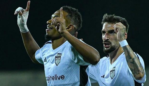 Konferans Ligi'nde enfes gol! Kaleci kendi kalesinden attı