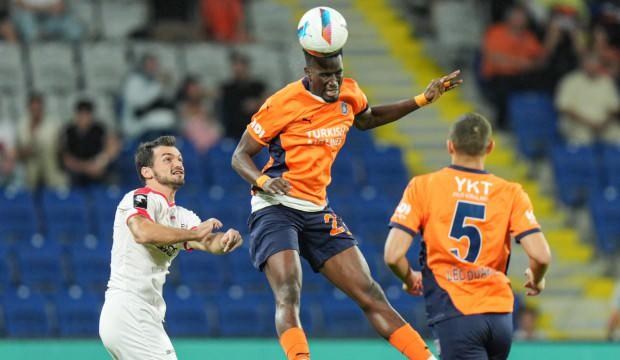 Başakşehir fişi ikinci yarıda çekti! Konferans Ligi'nde play-off turuna yükseldi