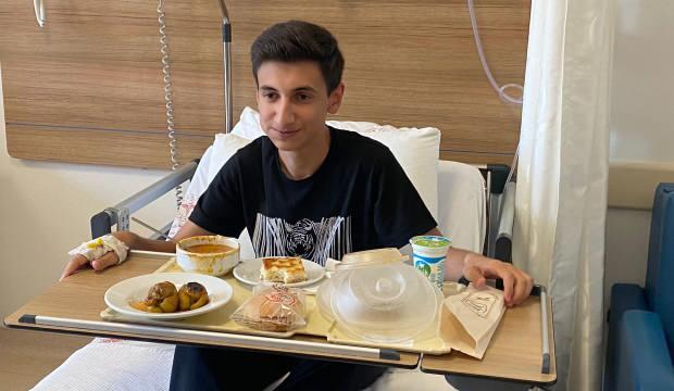 Yemek borusundaki darlık giderildi: H&uuml;seyin artık &ccedil;ok istediği o d&uuml;r&uuml;m&uuml; yiyebilecek