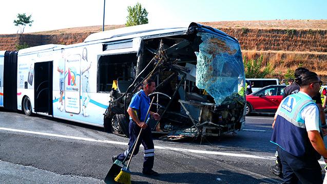 İETT'den metrobüs kazasıyla ilgili son dakika açıklaması! Kazanın nedeni belli oldu