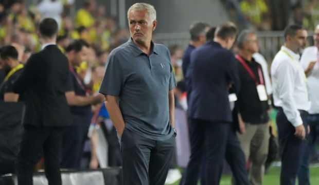 Jose Mourinho'dan Galatasaray'a olay sözler: Türkiye'de sadece onlar kart görmüyor