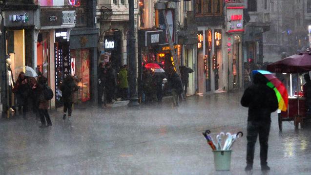 İstanbul, İzmir ve 5 ilimizde alarm! Vatandaşlara son dakika uyarısı! Çok kuvvetli geliyor