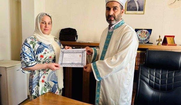  Kur'an-ı Kerim'den etkilenen Belçikalı kadın Müslüman oldu
