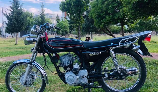 Hırsızlar bunu da yaptı: Park halindeki motosikleti çaldılar