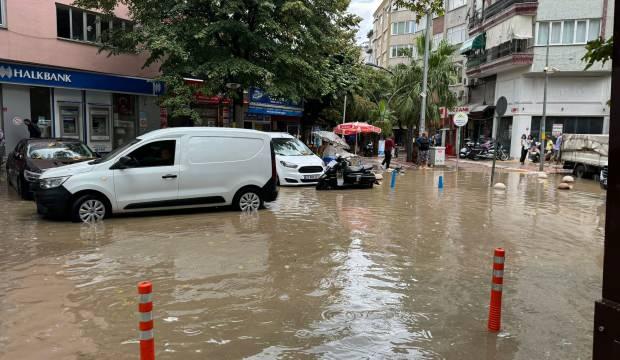 Erdek'te yollar göle döndü