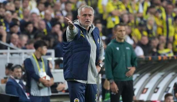 Jose Mourinho'dan eski Galatasaraylıya davet!