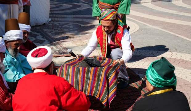 "Pabucu dama atılmak" deyimi bakın nereden geliyor