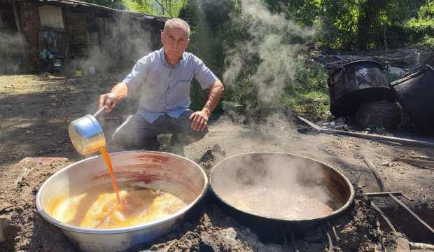 Tarlada kalan karpuzlara çareyi  pekmez yapmakta buldu 