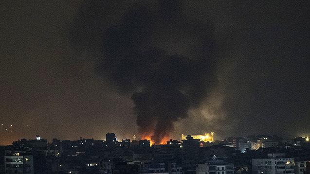 Katil İsrail Lübnan'ı bombaladı! Lübnanlılara skandal talimat! Çok şiddetli patlamalar...