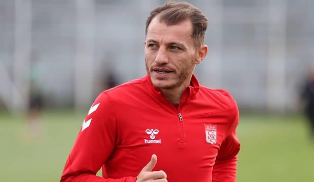 17 yıllık emek! Tam 415 ma&ccedil;... Kaptan sitemle ayrıldı: Teşekk&uuml;r bile etmediler